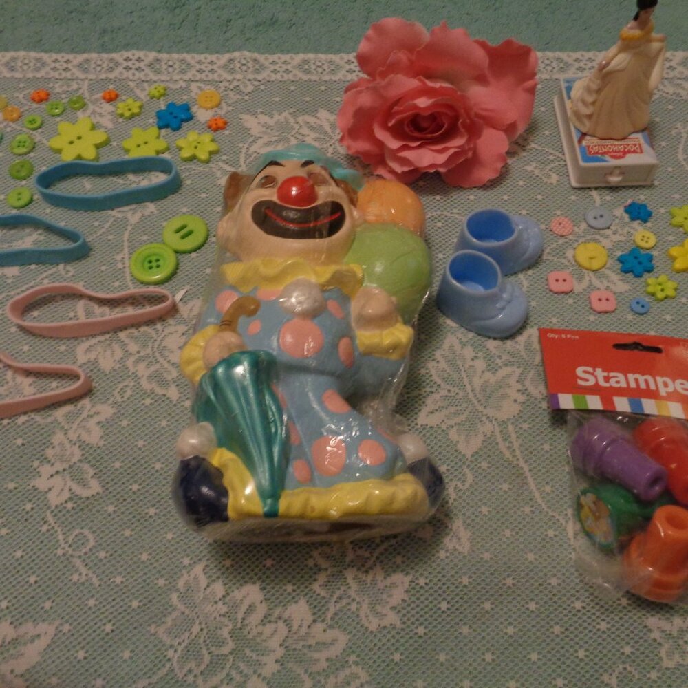 VINTAGE COMPOSITE POTTERY CLOWN 2 SIDES, FLOWER BUTTONS STAMPERS BRACE ETC. LOT